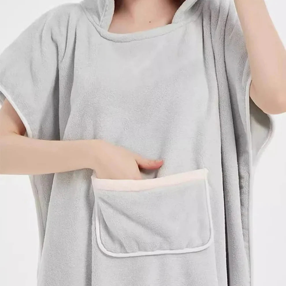 Mikrofaser Badeponcho mit Kapuze und Tasche – schnelltrocknend & gemütlich