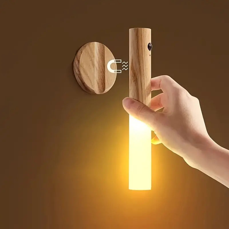 LED Stablampe aus Holz mit Magnetbefestigung – Wiederaufladbare Wandlampe mit warmem Licht & tragbarem Design