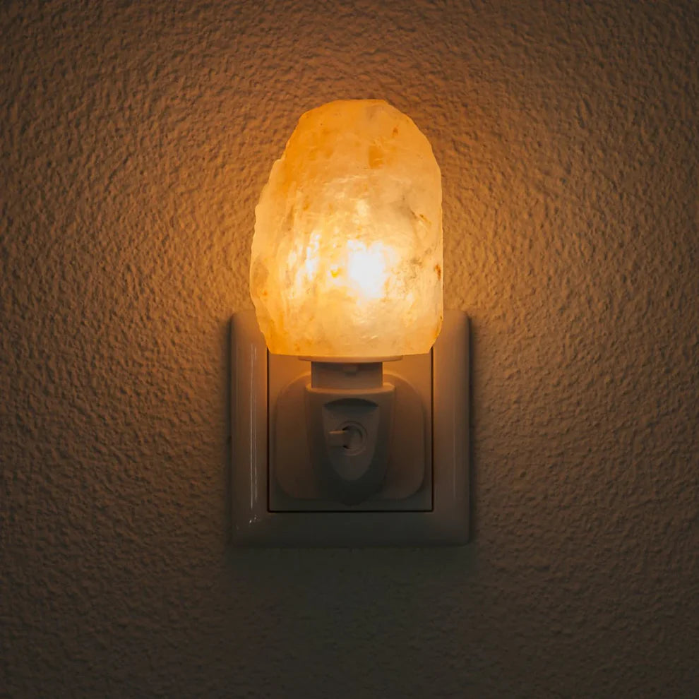 Himalaya Salzstein Stecklampe – Natürliche Wohlfühlbeleuchtung für dein Zuhause
